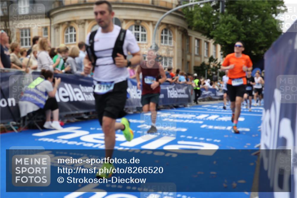 29.06.2025 - hella hamburg halbmarathon Strokosch-Dieckow http://msf.ph/oto/8266520 29.06.2025 10:45:21 Ziel 1697, 2188, 2367, 2470, 3186, 5706, 9105, 10064, 11469, 12277, 12643, 12783, 14703, 15563, 15636, 15741, 15760, 16513, 16725, 17499, 18407, 18638 meine-sportfotos.de