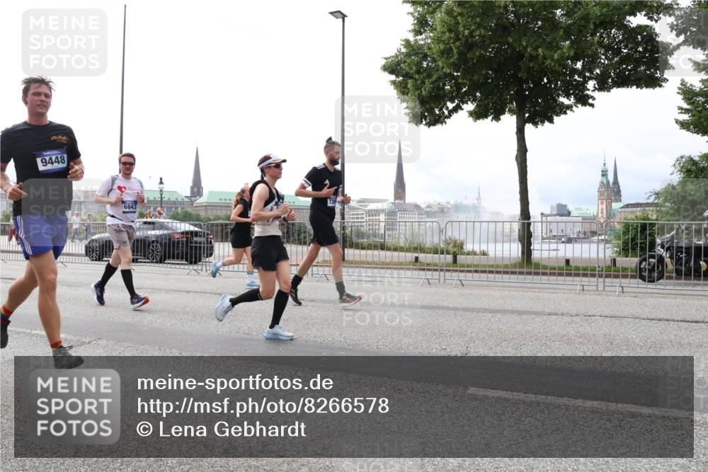 29.06.2025 - hella hamburg halbmarathon Lena Gebhardt http://msf.ph/oto/8266578 29.06.2025 10:34:44 Lombardsbrücke 1025, 1672, 2023, 2355, 2412, 2464, 2510, 2511, 2801, 3130, 3420, 4540, 4824, 4826, 4884, 5453, 5609, 6034, 6105, 6171, 6310, 6329, 6335, 6379, 6397, 6571, 6574, 6843, 7020, 7299, 7386, 7644, 7733, 8369, 8705, 8793, 8965, 9122, 9164, 9248, 9379, 9448, 9514, 10335, 10464, 10564, 10606, 10674, 11122, 11245, 11646, 11872, 12019, 12164, 12236, 12382, 12764, 13957, 15477, 16238, 16311, 16390, 16682, 16919, 17230, 18158, 18941 meine-sportfotos.de