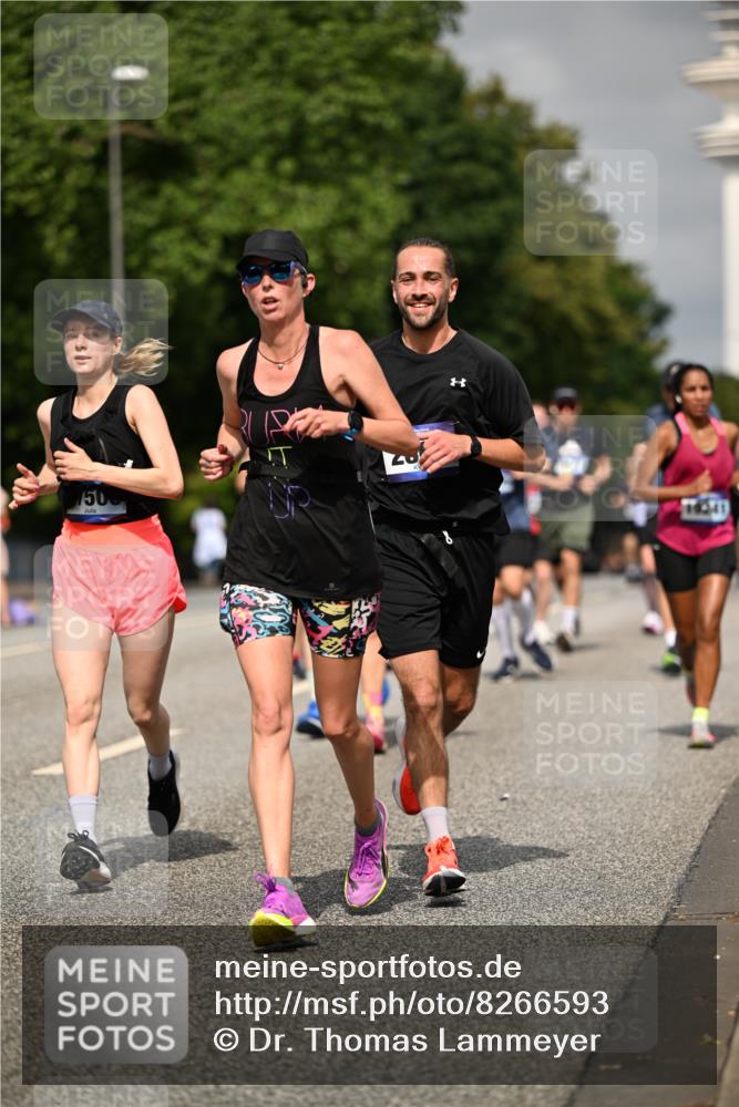 29.06.2025 - hella hamburg halbmarathon Dr. Thomas Lammeyer http://msf.ph/oto/8266593 29.06.2025 10:14:56 Kennedybrücke 1548, 1781, 2868, 4287, 5182, 5440, 5653, 5806, 8171, 8561, 8807, 8810, 10196, 11149 meine-sportfotos.de