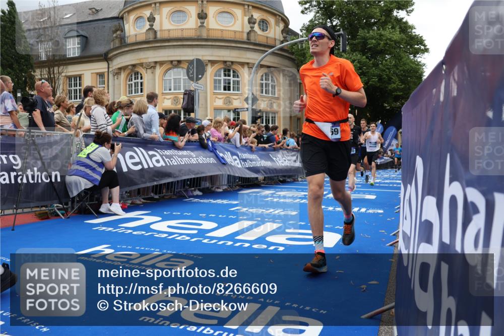 29.06.2025 - hella hamburg halbmarathon Strokosch-Dieckow http://msf.ph/oto/8266609 29.06.2025 10:45:22 Ziel 1697, 2188, 2367, 2470, 3186, 5706, 9105, 10064, 11469, 12277, 12643, 14703, 15563, 15741, 16725, 17499, 18407, 18638 meine-sportfotos.de