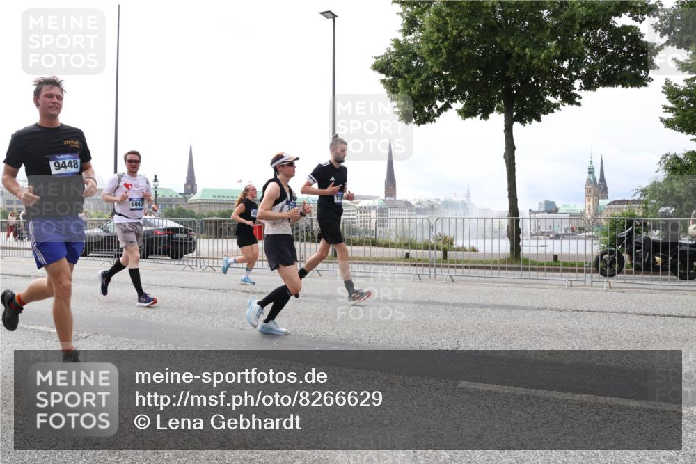 29.06.2025 - hella hamburg halbmarathon Lena Gebhardt http://msf.ph/oto/8266629 29.06.2025 10:34:44 Lombardsbrücke 1025, 1672, 2023, 2355, 2412, 2464, 2510, 2511, 2801, 3130, 3420, 4540, 4824, 4826, 4884, 5453, 5609, 6034, 6105, 6171, 6310, 6329, 6335, 6379, 6397, 6571, 6574, 6843, 7020, 7299, 7386, 7644, 7733, 8369, 8705, 8793, 8965, 9122, 9164, 9248, 9379, 9448, 9514, 10335, 10464, 10564, 10606, 10674, 11122, 11245, 11646, 11872, 12019, 12164, 12236, 12382, 12764, 13957, 15477, 16238, 16311, 16390, 16682, 16919, 17230, 18158, 18941 meine-sportfotos.de