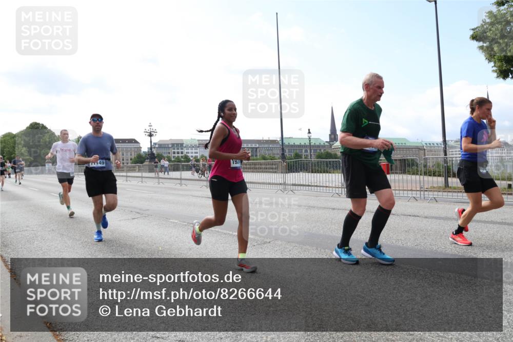 29.06.2025 - hella hamburg halbmarathon Lena Gebhardt http://msf.ph/oto/8266644 29.06.2025 10:11:13 Lombardsbrücke 1166, 1186, 1723, 1781, 2868, 3837, 4287, 5254, 5653, 7271, 7370, 8171, 8206, 8207, 8368, 8561, 9119, 9169, 9829, 10196, 10372, 11149, 11755, 12286, 12426, 12556, 12571, 12790, 12836, 13588, 13594, 13603, 14022, 14149, 14270, 15009, 15214, 15252, 15797, 15908, 16383, 16808, 17142, 17500, 17787, 18382, 19172, 19241 meine-sportfotos.de