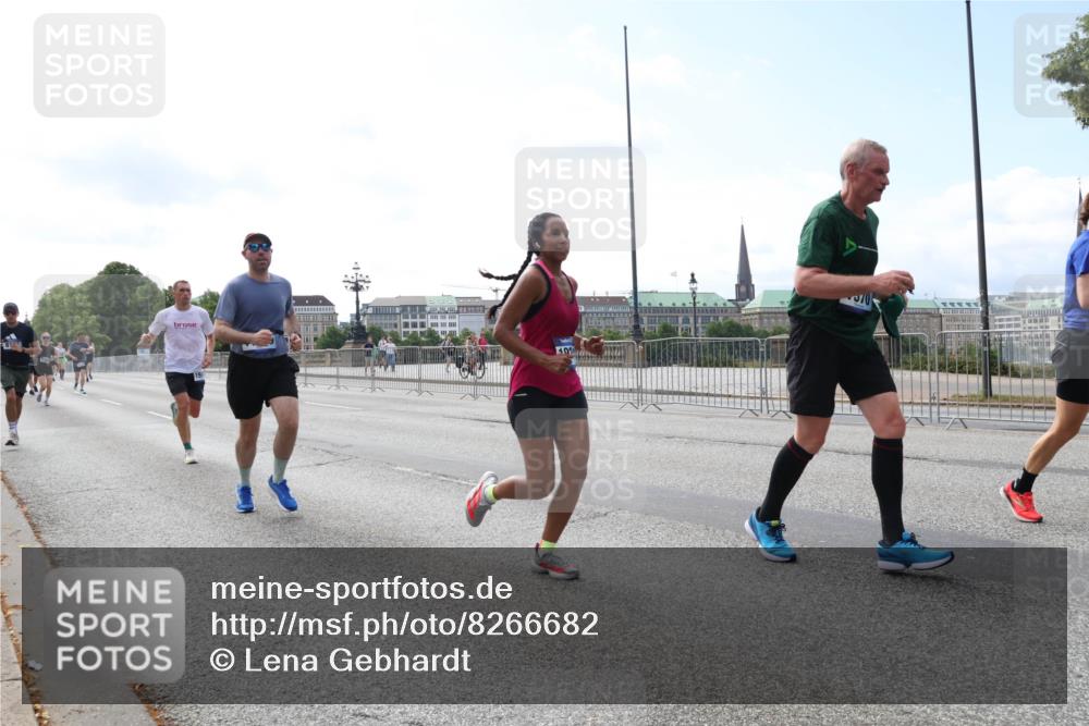 29.06.2025 - hella hamburg halbmarathon Lena Gebhardt http://msf.ph/oto/8266682 29.06.2025 10:11:13 Lombardsbrücke 1166, 1186, 1723, 1781, 2868, 3837, 4287, 5254, 5653, 7271, 7370, 8171, 8206, 8207, 8368, 8561, 9119, 9169, 9829, 10196, 10372, 11149, 11755, 12286, 12426, 12556, 12571, 12790, 12836, 13588, 13594, 13603, 14022, 14149, 14270, 15009, 15214, 15252, 15797, 15908, 16383, 16808, 17142, 17500, 17787, 18382, 19172, 19241 meine-sportfotos.de