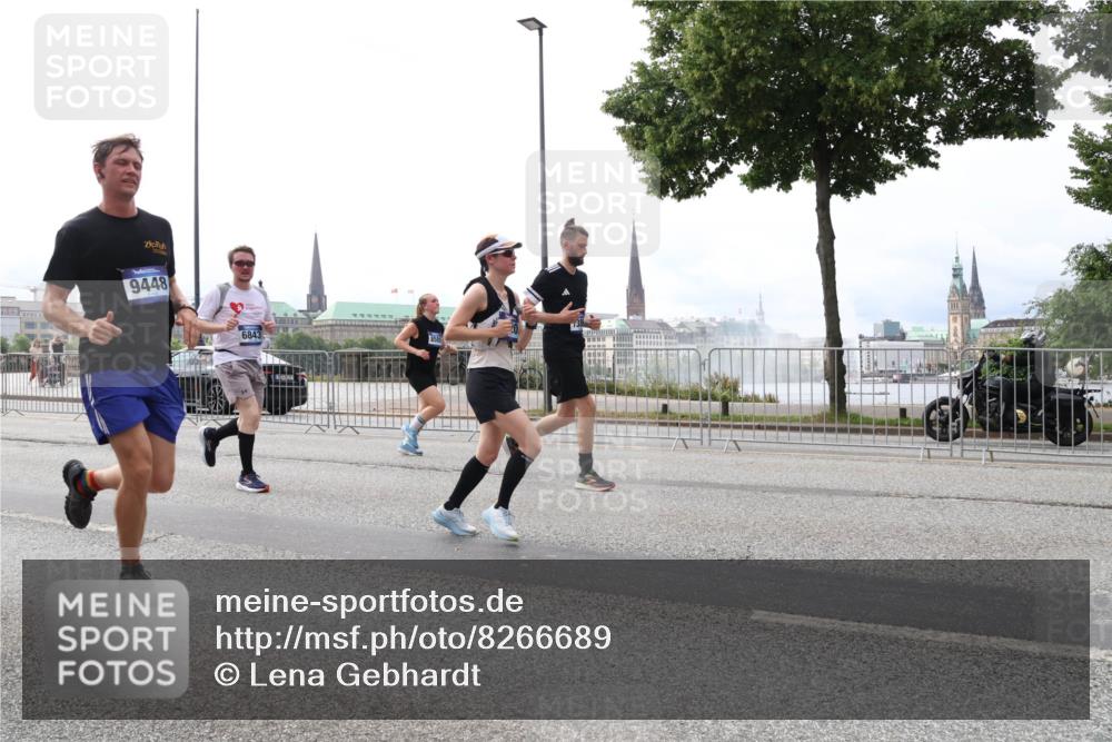 29.06.2025 - hella hamburg halbmarathon Lena Gebhardt http://msf.ph/oto/8266689 29.06.2025 10:34:44 Lombardsbrücke 1025, 1672, 2023, 2355, 2412, 2464, 2510, 2511, 2801, 3130, 3420, 4540, 4824, 4826, 4884, 5453, 5609, 6034, 6105, 6171, 6310, 6329, 6335, 6379, 6397, 6571, 6574, 6843, 7020, 7299, 7386, 7644, 7733, 8369, 8705, 8793, 8965, 9122, 9164, 9248, 9379, 9448, 9514, 10335, 10464, 10564, 10606, 10674, 11122, 11245, 11646, 11872, 12019, 12164, 12236, 12382, 12764, 13957, 15477, 16238, 16311, 16390, 16682, 16919, 17230, 18158, 18941 meine-sportfotos.de