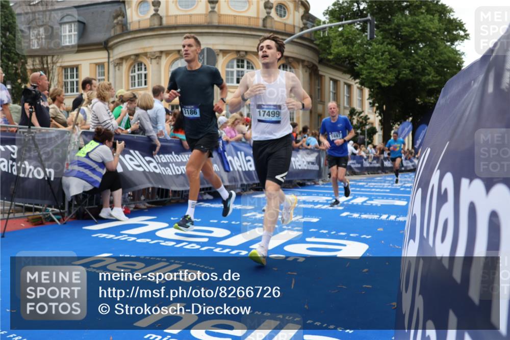 29.06.2025 - hella hamburg halbmarathon Strokosch-Dieckow http://msf.ph/oto/8266726 29.06.2025 10:45:24 Ziel 1697, 2367, 2415, 2470, 3186, 5706, 6831, 9105, 11469, 12277, 12643, 14062, 14703, 16725, 17499, 18407, 18638 meine-sportfotos.de