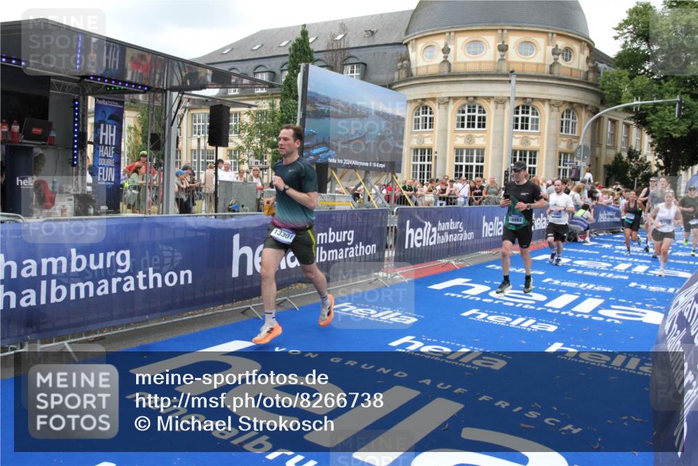 29.06.2025 - hella hamburg halbmarathon Michael Strokosch http://msf.ph/oto/8266738 29.06.2025 10:52:38 Ziel 2346, 2670, 3952, 6561, 6562, 7232, 9739, 10115, 11689, 12450, 13051, 13301, 15001, 15980, 18982 meine-sportfotos.de