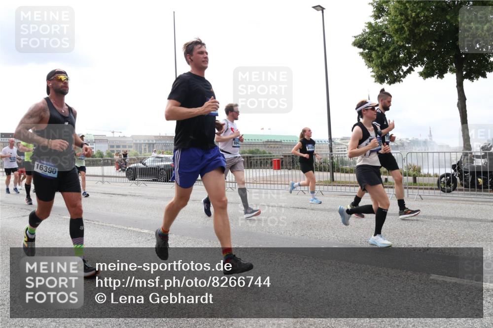 29.06.2025 - hella hamburg halbmarathon Lena Gebhardt http://msf.ph/oto/8266744 29.06.2025 10:34:44 Lombardsbrücke 1025, 1672, 2023, 2355, 2412, 2464, 2510, 2511, 2801, 3130, 3420, 4540, 4824, 4826, 4884, 5453, 5609, 6034, 6105, 6171, 6310, 6329, 6335, 6379, 6397, 6571, 6574, 6843, 7020, 7299, 7386, 7644, 7733, 8369, 8705, 8793, 8965, 9122, 9164, 9248, 9379, 9448, 9514, 10335, 10464, 10564, 10606, 10674, 11122, 11245, 11646, 11872, 12019, 12164, 12236, 12382, 12764, 13957, 15477, 16238, 16311, 16390, 16682, 16919, 17230, 18158, 18941 meine-sportfotos.de