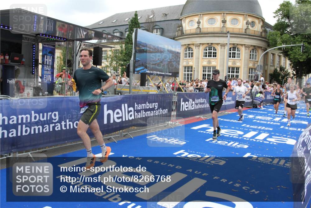 29.06.2025 - hella hamburg halbmarathon Michael Strokosch http://msf.ph/oto/8266768 29.06.2025 10:52:38 Ziel 2346, 2670, 3952, 6561, 6562, 7232, 9739, 10115, 11689, 12450, 13051, 13301, 15001, 15980, 18982 meine-sportfotos.de