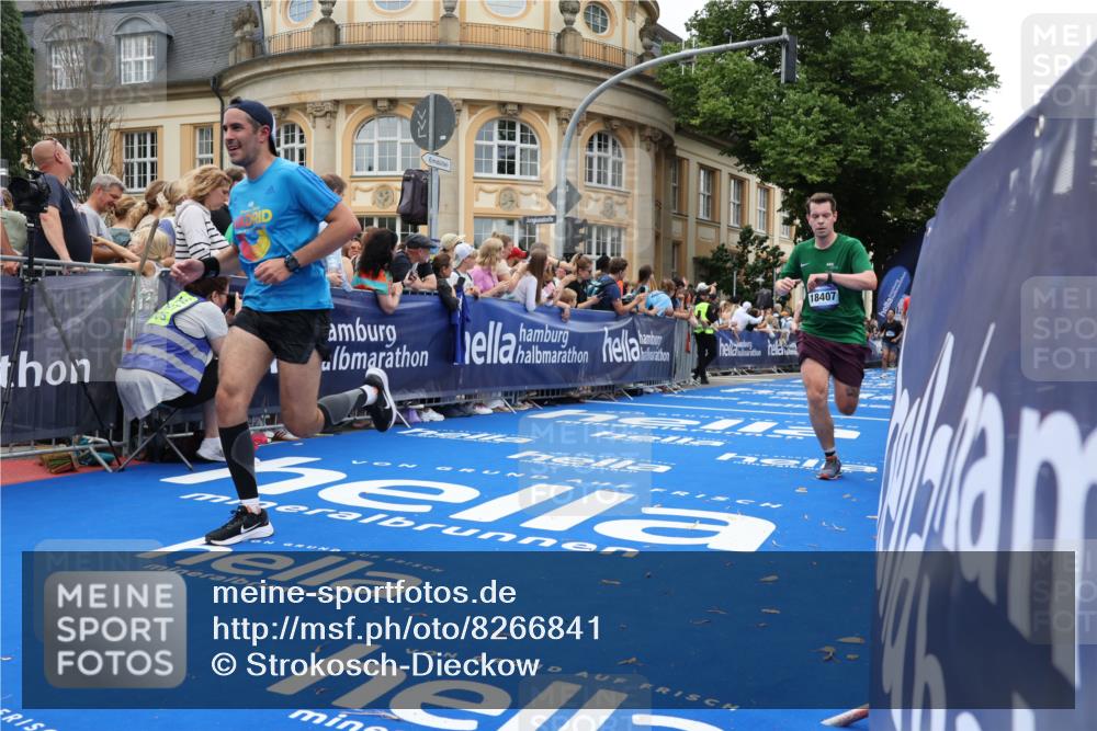 29.06.2025 - hella hamburg halbmarathon Strokosch-Dieckow http://msf.ph/oto/8266841 29.06.2025 10:45:27 Ziel 1697, 2138, 2367, 2415, 2470, 3186, 5623, 6831, 8374, 8668, 11469, 12277, 12643, 14062, 14703, 16725, 17499, 18407, 18638 meine-sportfotos.de