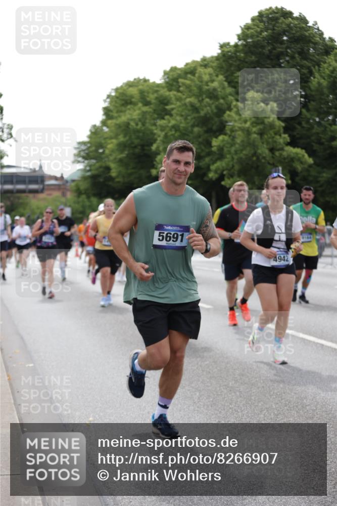 29.06.2025 - hella hamburg halbmarathon Jannik Wohlers http://msf.ph/oto/8266907 29.06.2025 10:33:32 Lombardsbrücke 1189, 1275, 1417, 1705, 1787, 1896, 2265, 2482, 2496, 2526, 3264, 3340, 3345, 3829, 4479, 4696, 4807, 4942, 5557, 5561, 5566, 5584, 5691, 5821, 5822, 5887, 6364, 6515, 6516, 6956, 7027, 7565, 8202, 8277, 8375, 8377, 8383, 8401, 9094, 9875, 9995, 10007, 10071, 10561, 10800, 11092, 11111, 11237, 11338, 11432, 11642, 12330, 12562, 12835, 13401, 13485, 13535, 13741, 13853, 13934, 14032, 14058, 14873, 15792, 15845, 17440, 17953, 19145, 19164 meine-sportfotos.de
