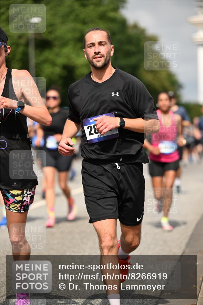 29.06.2025 - hella hamburg halbmarathon Dr. Thomas Lammeyer http://msf.ph/oto/8266919 29.06.2025 10:14:57 Kennedybrücke 1548, 1781, 2868, 4287, 5182, 5440, 5653, 5806, 8171, 8561, 8807, 8810, 10196, 11149 meine-sportfotos.de