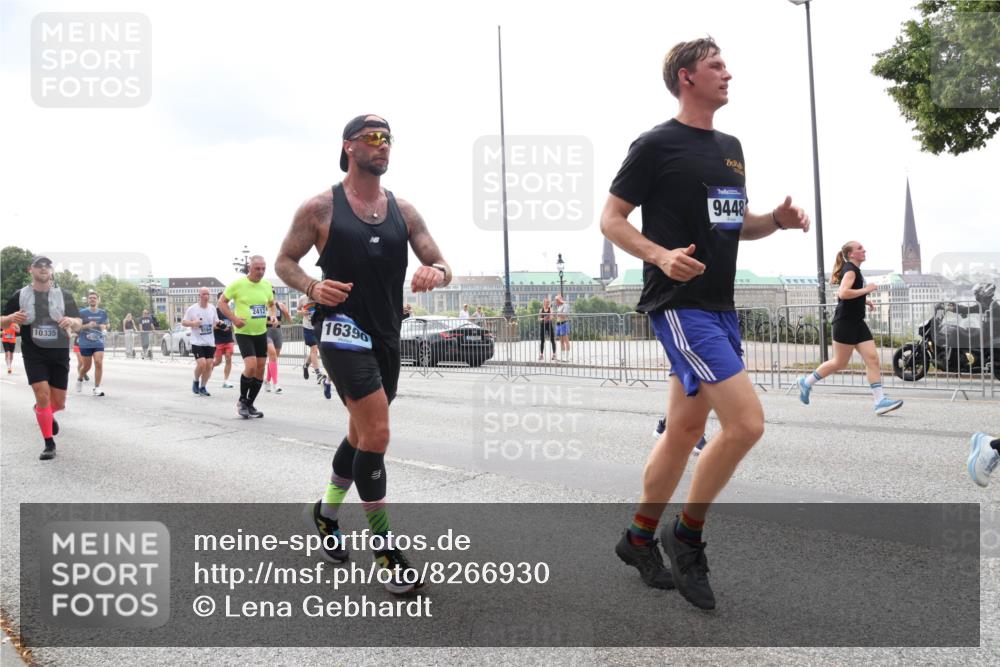 29.06.2025 - hella hamburg halbmarathon Lena Gebhardt http://msf.ph/oto/8266930 29.06.2025 10:34:45 Lombardsbrücke 1025, 1672, 2023, 2355, 2412, 2464, 2510, 2511, 2801, 3130, 3420, 4540, 4824, 4826, 4884, 5453, 5609, 6034, 6105, 6171, 6310, 6329, 6335, 6379, 6397, 6571, 6574, 6843, 7020, 7299, 7386, 7644, 7733, 8369, 8705, 8793, 8965, 9122, 9164, 9248, 9379, 9448, 9514, 10335, 10358, 10464, 10564, 10606, 10674, 11122, 11245, 11646, 11872, 12019, 12164, 12236, 12382, 12764, 13957, 15477, 16238, 16311, 16390, 16682, 16919, 17230, 18158, 18941 meine-sportfotos.de
