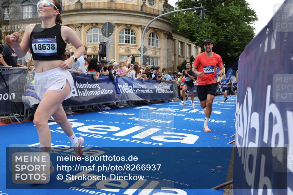 29.06.2025 - hella hamburg halbmarathon Strokosch-Dieckow http://msf.ph/oto/8266937 29.06.2025 10:45:29 Ziel 1697, 2138, 2415, 5623, 6831, 8374, 8668, 11291, 11495, 12154, 12277, 12643, 14062, 14703, 15666, 16725, 18407, 18638, 18878 meine-sportfotos.de
