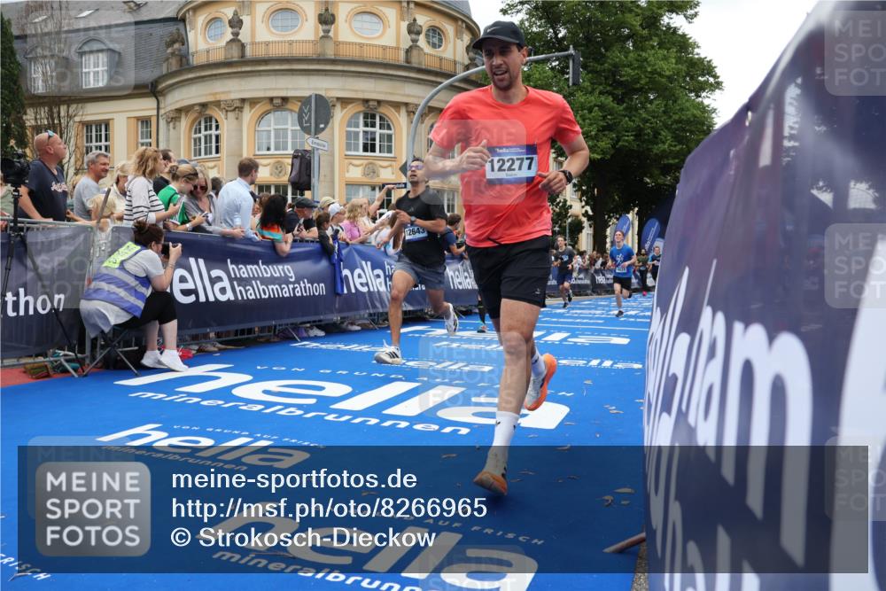 29.06.2025 - hella hamburg halbmarathon Strokosch-Dieckow http://msf.ph/oto/8266965 29.06.2025 10:45:30 Ziel 1697, 2138, 2415, 5623, 6831, 8374, 8668, 11291, 11495, 12154, 12277, 12643, 14062, 14703, 15666, 16725, 18407, 18638, 18862, 18878 meine-sportfotos.de