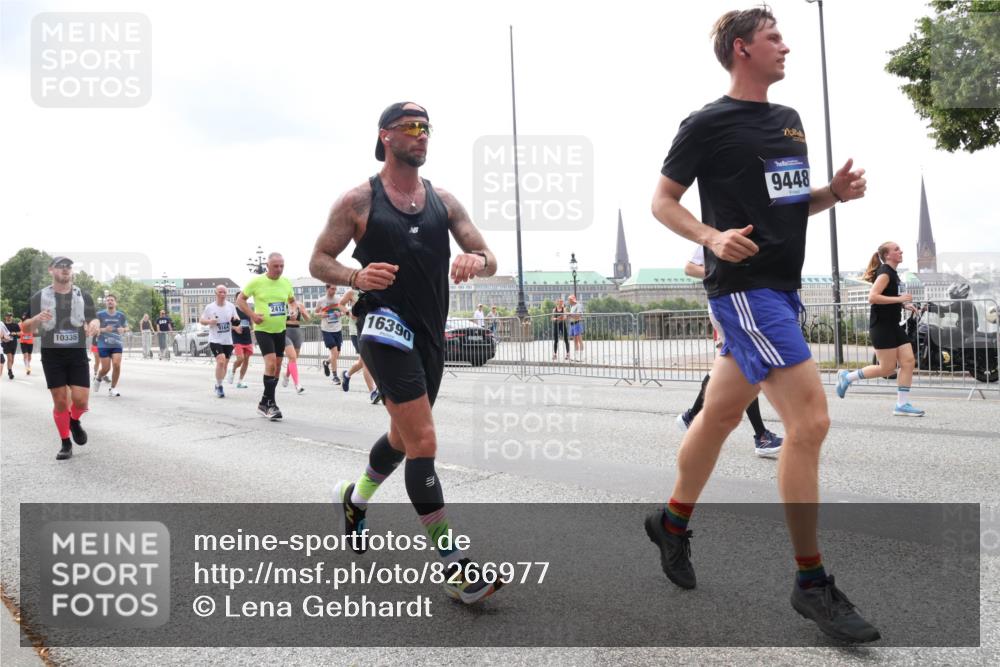 29.06.2025 - hella hamburg halbmarathon Lena Gebhardt http://msf.ph/oto/8266977 29.06.2025 10:34:45 Lombardsbrücke 1025, 1672, 2023, 2355, 2412, 2464, 2510, 2511, 2801, 3130, 3420, 4540, 4824, 4826, 4884, 5453, 5609, 6034, 6105, 6171, 6310, 6329, 6335, 6379, 6397, 6571, 6574, 6843, 7020, 7299, 7386, 7644, 7733, 8369, 8705, 8793, 8965, 9122, 9164, 9248, 9379, 9448, 9514, 10335, 10358, 10464, 10564, 10606, 10674, 11122, 11245, 11646, 11872, 12019, 12164, 12236, 12382, 12764, 13957, 15477, 16238, 16311, 16390, 16682, 16919, 17230, 18158, 18941 meine-sportfotos.de