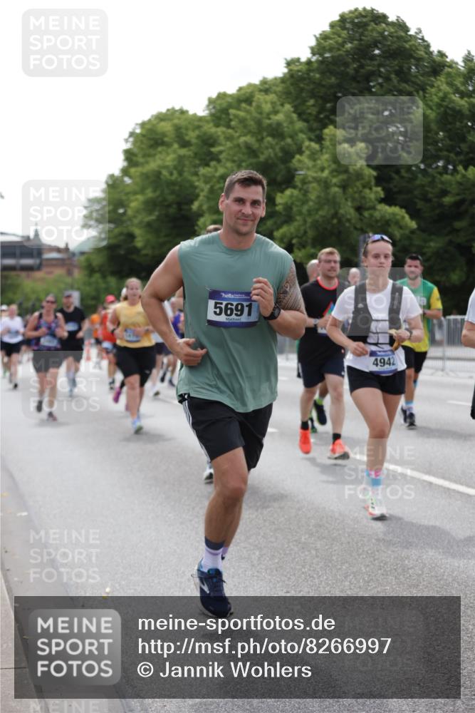 29.06.2025 - hella hamburg halbmarathon Jannik Wohlers http://msf.ph/oto/8266997 29.06.2025 10:33:32 Lombardsbrücke 1189, 1275, 1417, 1705, 1787, 1896, 2265, 2482, 2496, 2526, 3264, 3340, 3345, 3829, 4479, 4696, 4807, 4942, 5557, 5561, 5566, 5584, 5691, 5821, 5822, 5887, 6364, 6515, 6516, 6956, 7027, 7565, 8202, 8277, 8375, 8377, 8383, 8401, 9094, 9875, 9995, 10007, 10071, 10561, 10800, 11092, 11111, 11237, 11338, 11432, 11642, 12330, 12562, 12835, 13401, 13485, 13535, 13741, 13853, 13934, 14032, 14058, 14873, 15792, 15845, 17440, 17953, 19145, 19164 meine-sportfotos.de
