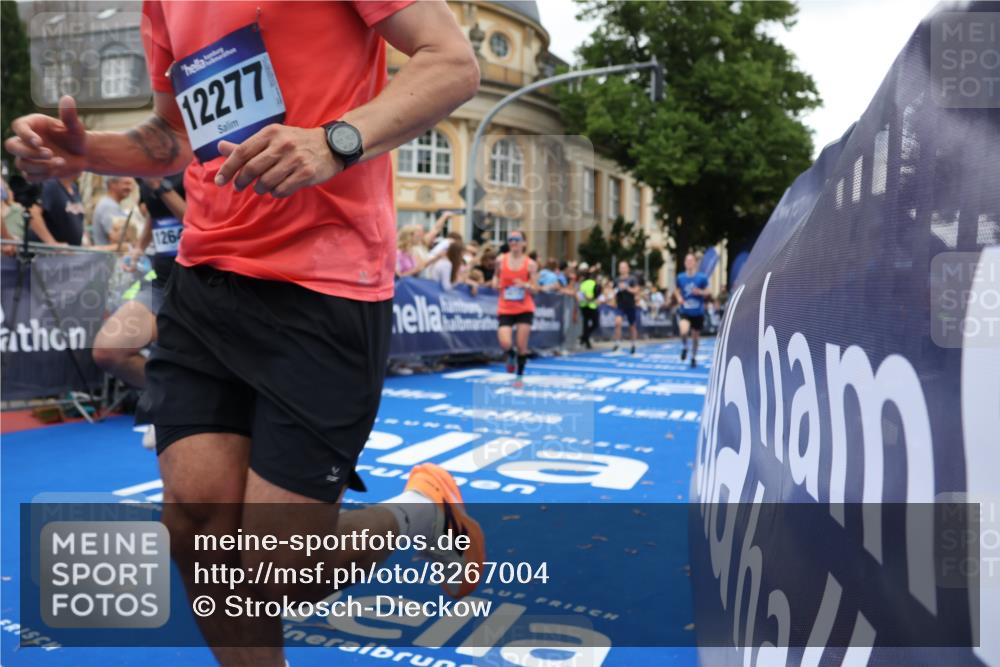 29.06.2025 - hella hamburg halbmarathon Strokosch-Dieckow http://msf.ph/oto/8267004 29.06.2025 10:45:30 Ziel 1697, 2138, 2415, 5623, 6831, 8374, 8668, 11291, 11495, 12154, 12277, 12643, 14062, 14703, 15666, 16725, 18407, 18638, 18862, 18878 meine-sportfotos.de