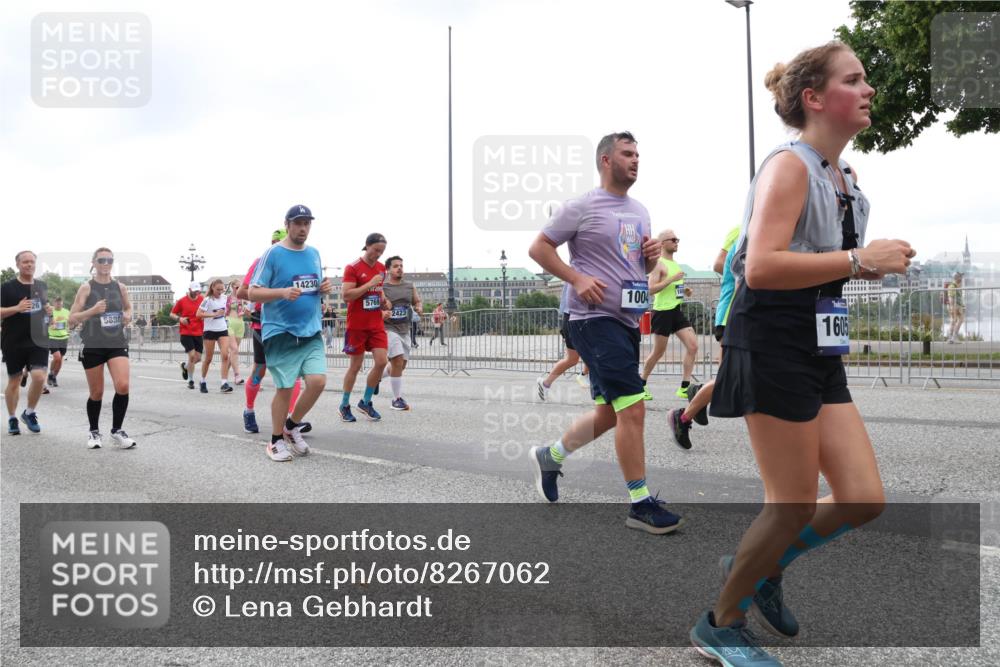 29.06.2025 - hella hamburg halbmarathon Lena Gebhardt http://msf.ph/oto/8267062 29.06.2025 10:46:14 Lombardsbrücke 1004, 1100, 1104, 1421, 1426, 1429, 1465, 1532, 1555, 1608, 1837, 1854, 1867, 1868, 1983, 2398, 2423, 2500, 2522, 2697, 2773, 2813, 2951, 2954, 2965, 3410, 4104, 4119, 4223, 4317, 4448, 4572, 5635, 5697, 5703, 5769, 5770, 5854, 5892, 6068, 6133, 6333, 6392, 6623, 7268, 7303, 7356, 7364, 7368, 7374, 7605, 7894, 7960, 7983, 8047, 8700, 9120, 9121, 9129, 9337, 9426, 9445, 10153, 10327, 10329, 10367, 10511, 11358, 11361, 11876, 11910, 12298, 12333, 12507, 12522 meine-sportfotos.de