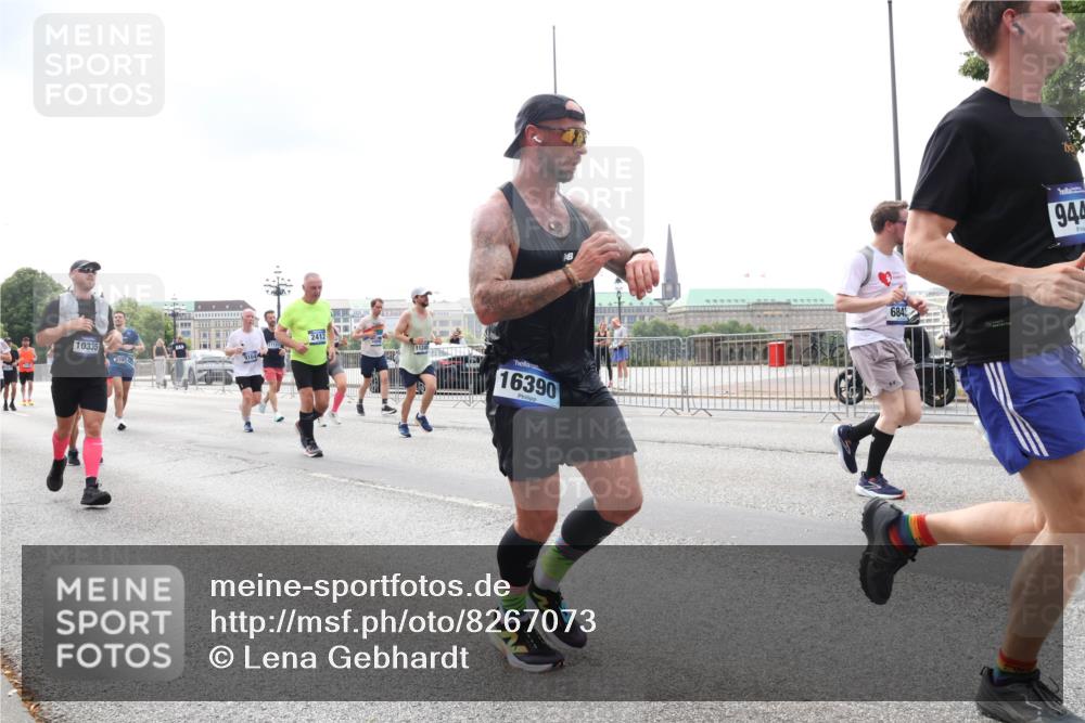 29.06.2025 - hella hamburg halbmarathon Lena Gebhardt http://msf.ph/oto/8267073 29.06.2025 10:34:45 Lombardsbrücke 1025, 1672, 2023, 2355, 2412, 2464, 2510, 2511, 2801, 3130, 3420, 4540, 4824, 4826, 4884, 5453, 5609, 6034, 6105, 6171, 6310, 6329, 6335, 6379, 6397, 6571, 6574, 6843, 7020, 7299, 7386, 7644, 7733, 8369, 8705, 8793, 8965, 9122, 9164, 9248, 9379, 9448, 9514, 10335, 10358, 10464, 10564, 10606, 10674, 11122, 11245, 11646, 11872, 12019, 12164, 12236, 12382, 12764, 13957, 15477, 16238, 16311, 16390, 16682, 16919, 17230, 18158, 18941 meine-sportfotos.de