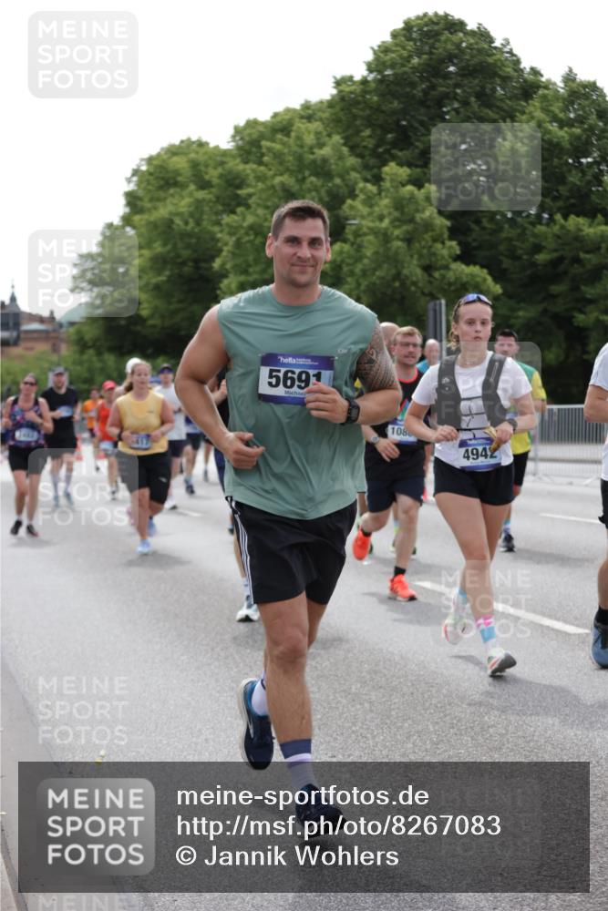 29.06.2025 - hella hamburg halbmarathon Jannik Wohlers http://msf.ph/oto/8267083 29.06.2025 10:33:32 Lombardsbrücke 1189, 1275, 1417, 1705, 1787, 1896, 2265, 2482, 2496, 2526, 3264, 3340, 3345, 3829, 4479, 4696, 4807, 4942, 5557, 5561, 5566, 5584, 5691, 5821, 5822, 5887, 6364, 6515, 6516, 6956, 7027, 7565, 8202, 8277, 8375, 8377, 8383, 8401, 9094, 9875, 9995, 10007, 10071, 10561, 10800, 11092, 11111, 11237, 11338, 11432, 11642, 12330, 12562, 12835, 13401, 13485, 13535, 13741, 13853, 13934, 14032, 14058, 14873, 15792, 15845, 17440, 17953, 19145, 19164 meine-sportfotos.de