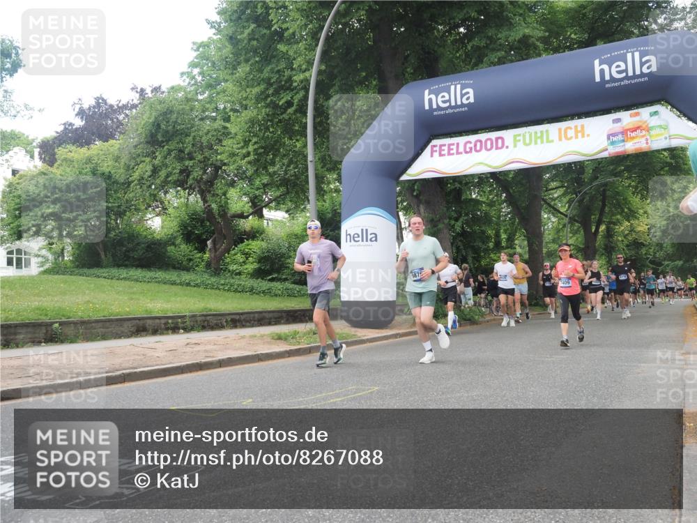 29.06.2025 - hella hamburg halbmarathon KatJ http://msf.ph/oto/8267088 29.06.2025 10:39:19 Zwischen KM18-KM19 1098, 7409, 8139 meine-sportfotos.de