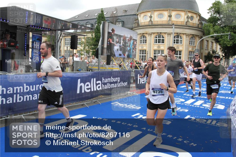 29.06.2025 - hella hamburg halbmarathon Michael Strokosch http://msf.ph/oto/8267116 29.06.2025 10:52:41 Ziel 2346, 2670, 3952, 5116, 6561, 6562, 7475, 9739, 9869, 10115, 11459, 11689, 12450, 13051, 13301, 14122, 15001, 18982 meine-sportfotos.de