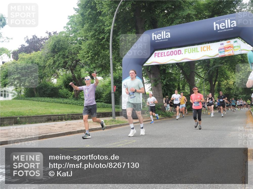 29.06.2025 - hella hamburg halbmarathon KatJ http://msf.ph/oto/8267130 29.06.2025 10:39:19 Zwischen KM18-KM19 1098, 7409, 8139 meine-sportfotos.de