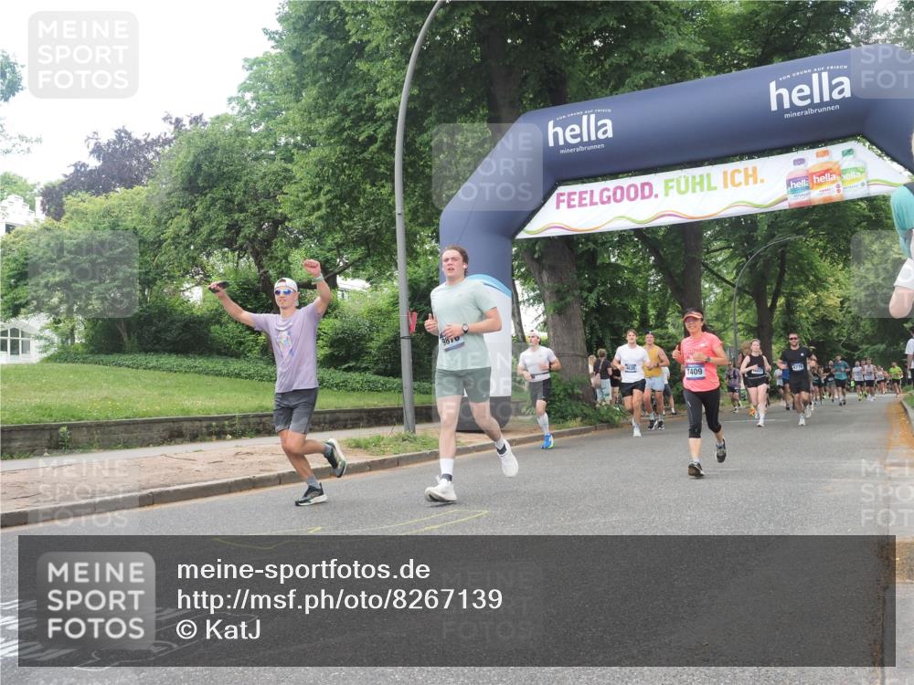 29.06.2025 - hella hamburg halbmarathon KatJ http://msf.ph/oto/8267139 29.06.2025 10:39:19 Zwischen KM18-KM19 1098, 7409, 8139 meine-sportfotos.de
