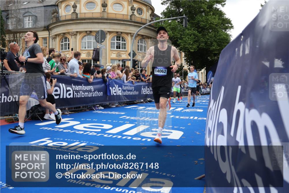29.06.2025 - hella hamburg halbmarathon Strokosch-Dieckow http://msf.ph/oto/8267148 29.06.2025 10:45:34 Ziel 2138, 2415, 5623, 6071, 6711, 6831, 8374, 8668, 11291, 11495, 12154, 14062, 14764, 15666, 16725, 17674, 18862, 18878 meine-sportfotos.de