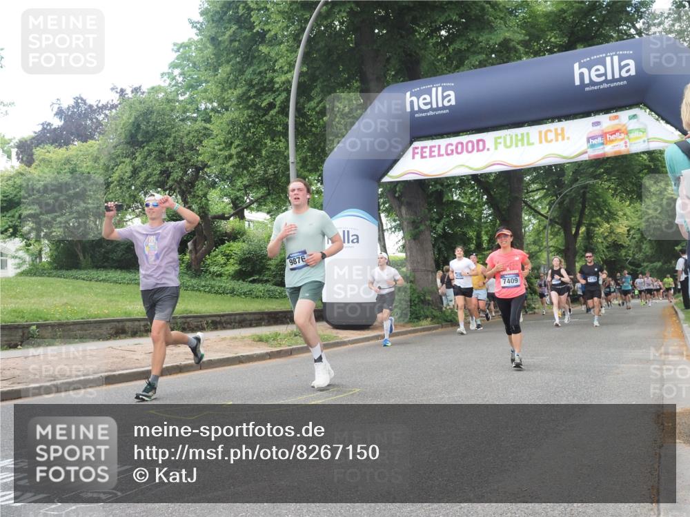 29.06.2025 - hella hamburg halbmarathon KatJ http://msf.ph/oto/8267150 29.06.2025 10:39:19 Zwischen KM18-KM19 1098, 7409, 8139 meine-sportfotos.de