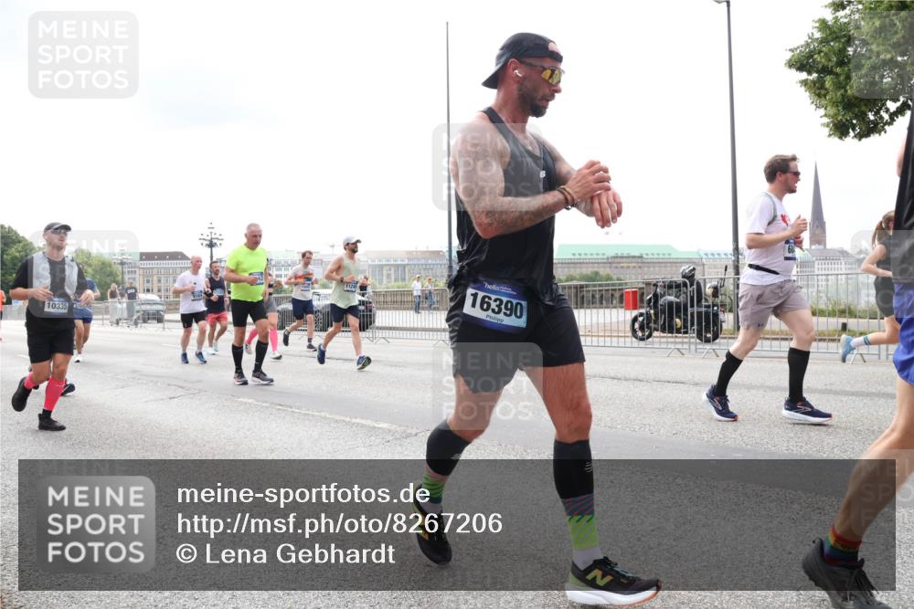 29.06.2025 - hella hamburg halbmarathon Lena Gebhardt http://msf.ph/oto/8267206 29.06.2025 10:34:45 Lombardsbrücke 1025, 1672, 2023, 2355, 2412, 2464, 2510, 2511, 2801, 3130, 3420, 4540, 4824, 4826, 4884, 5453, 5609, 6034, 6105, 6171, 6310, 6329, 6335, 6379, 6397, 6571, 6574, 6843, 7020, 7299, 7386, 7644, 7733, 8369, 8705, 8793, 8965, 9122, 9164, 9248, 9379, 9448, 9514, 10335, 10358, 10464, 10564, 10606, 10674, 11122, 11245, 11646, 11872, 12019, 12164, 12236, 12382, 12764, 13957, 15477, 16238, 16311, 16390, 16682, 16919, 17230, 18158, 18941 meine-sportfotos.de