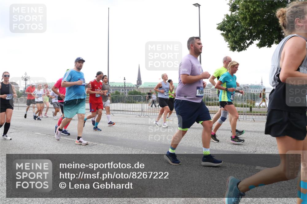 29.06.2025 - hella hamburg halbmarathon Lena Gebhardt http://msf.ph/oto/8267222 29.06.2025 10:46:15 Lombardsbrücke 1004, 1100, 1104, 1421, 1426, 1429, 1465, 1532, 1555, 1608, 1837, 1854, 1867, 1868, 2398, 2423, 2500, 2522, 2697, 2773, 2813, 2951, 2954, 2965, 3410, 4104, 4119, 4223, 4317, 4448, 4572, 5635, 5697, 5703, 5769, 5770, 5854, 5892, 6068, 6124, 6133, 6161, 6333, 6392, 6623, 7268, 7303, 7356, 7364, 7368, 7374, 7605, 7894, 7960, 7983, 8047, 8551, 8700, 9120, 9121, 9129, 9337, 9426, 9445, 10153, 10327, 10329, 10367, 10511, 11358, 11361, 11876, 11910, 12298, 12333, 12507, 12522 meine-sportfotos.de