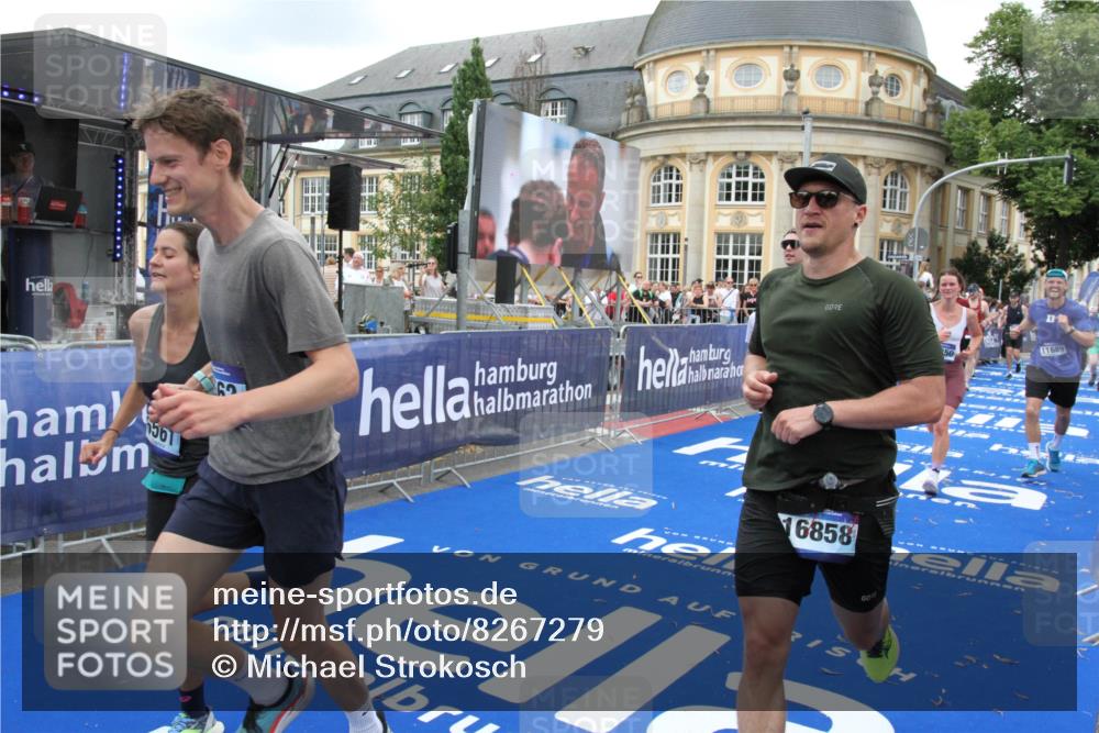 29.06.2025 - hella hamburg halbmarathon Michael Strokosch http://msf.ph/oto/8267279 29.06.2025 10:52:42 Ziel 2346, 2670, 3952, 3999, 5116, 6561, 6562, 7475, 9739, 9869, 10115, 11459, 11689, 12450, 12482, 13051, 14122, 15001, 18982 meine-sportfotos.de