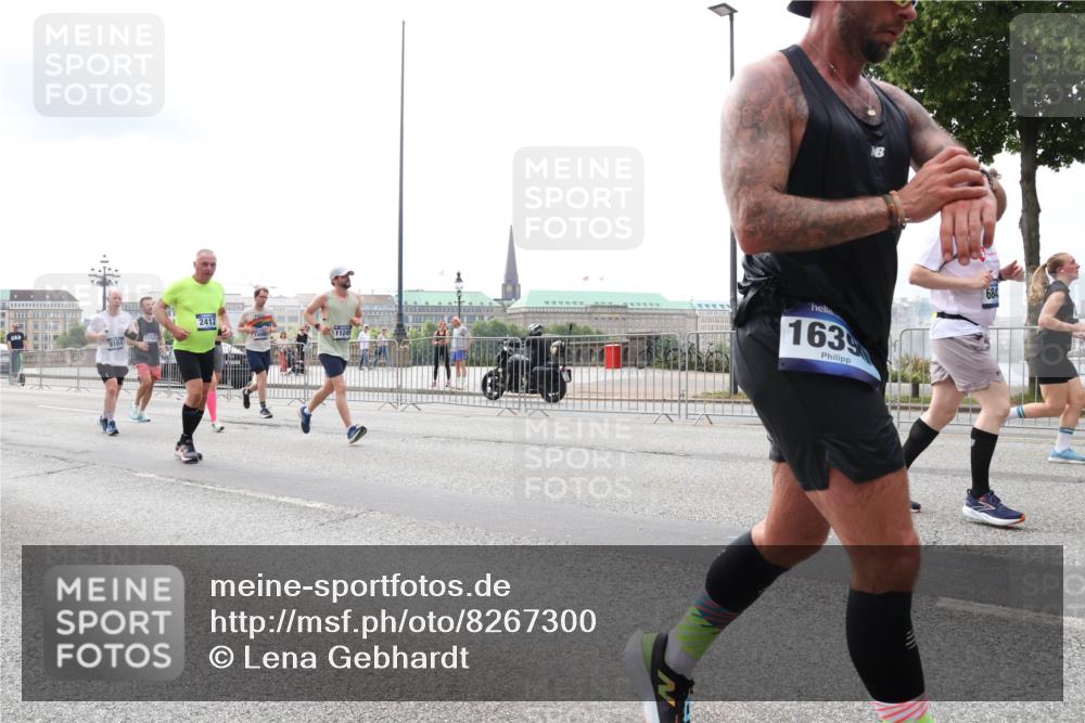 29.06.2025 - hella hamburg halbmarathon Lena Gebhardt http://msf.ph/oto/8267300 29.06.2025 10:34:45 Lombardsbrücke 1025, 1672, 2023, 2355, 2412, 2464, 2510, 2511, 2801, 3130, 3420, 4540, 4824, 4826, 4884, 5453, 5609, 6034, 6105, 6171, 6310, 6329, 6335, 6379, 6397, 6571, 6574, 6843, 7020, 7299, 7386, 7644, 7733, 8369, 8705, 8793, 8965, 9122, 9164, 9248, 9379, 9448, 9514, 10335, 10358, 10464, 10564, 10606, 10674, 11122, 11245, 11646, 11872, 12019, 12164, 12236, 12382, 12764, 13957, 15477, 16238, 16311, 16390, 16682, 16919, 17230, 18158, 18941 meine-sportfotos.de