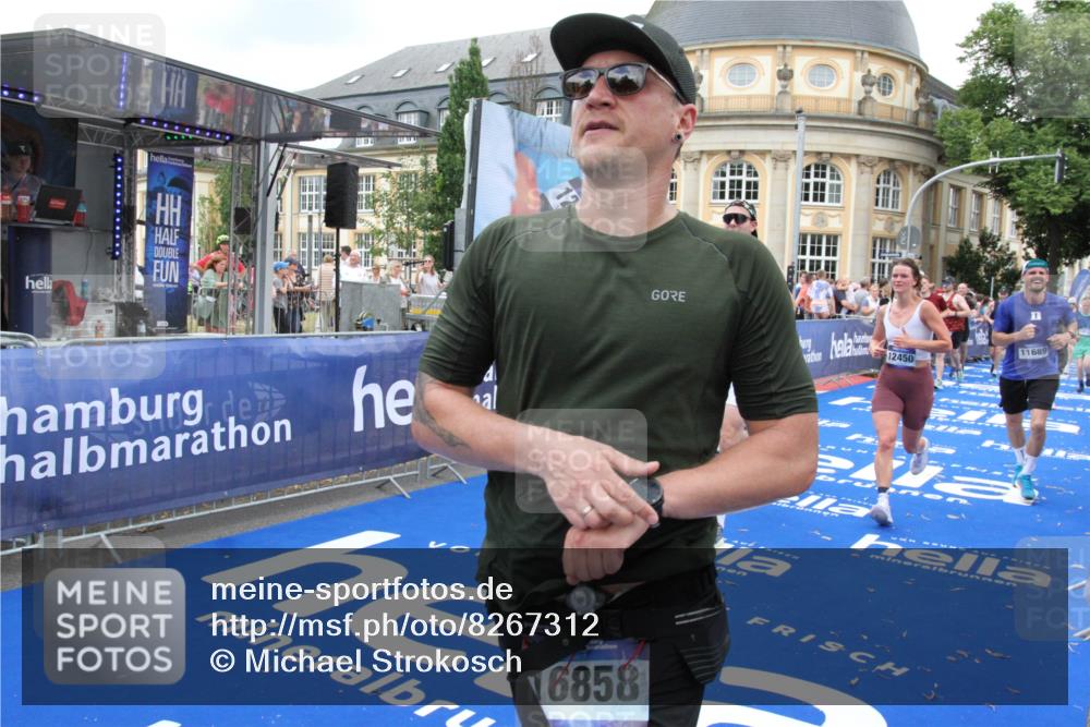 29.06.2025 - hella hamburg halbmarathon Michael Strokosch http://msf.ph/oto/8267312 29.06.2025 10:52:42 Ziel 2346, 2670, 3952, 3999, 5116, 6561, 6562, 7475, 9739, 9869, 10115, 11459, 11689, 12450, 12482, 13051, 14122, 15001, 18982 meine-sportfotos.de
