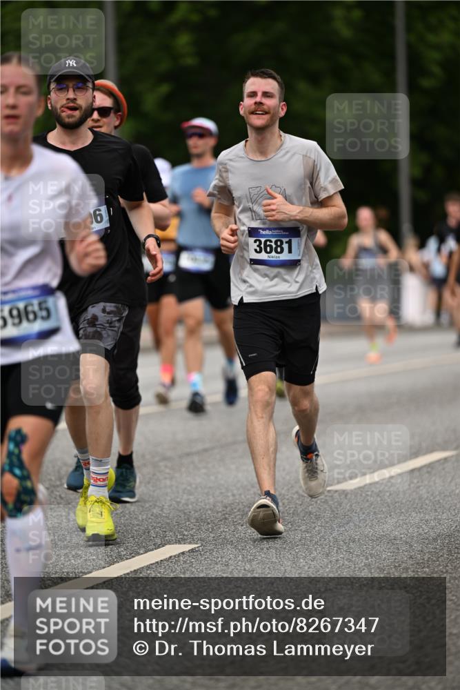 29.06.2025 - hella hamburg halbmarathon Dr. Thomas Lammeyer http://msf.ph/oto/8267347 29.06.2025 10:35:42 Kennedybrücke 1235, 1844, 2672, 2831, 2832, 3396, 3424, 3571, 3681, 4877, 4953, 5165, 5350, 5846, 5965, 6160, 6344, 6573, 6640, 7120, 8304, 8806, 9078, 9104, 9183, 9478, 9882, 9883, 10148, 10240, 10421, 10435, 10653, 11178 meine-sportfotos.de