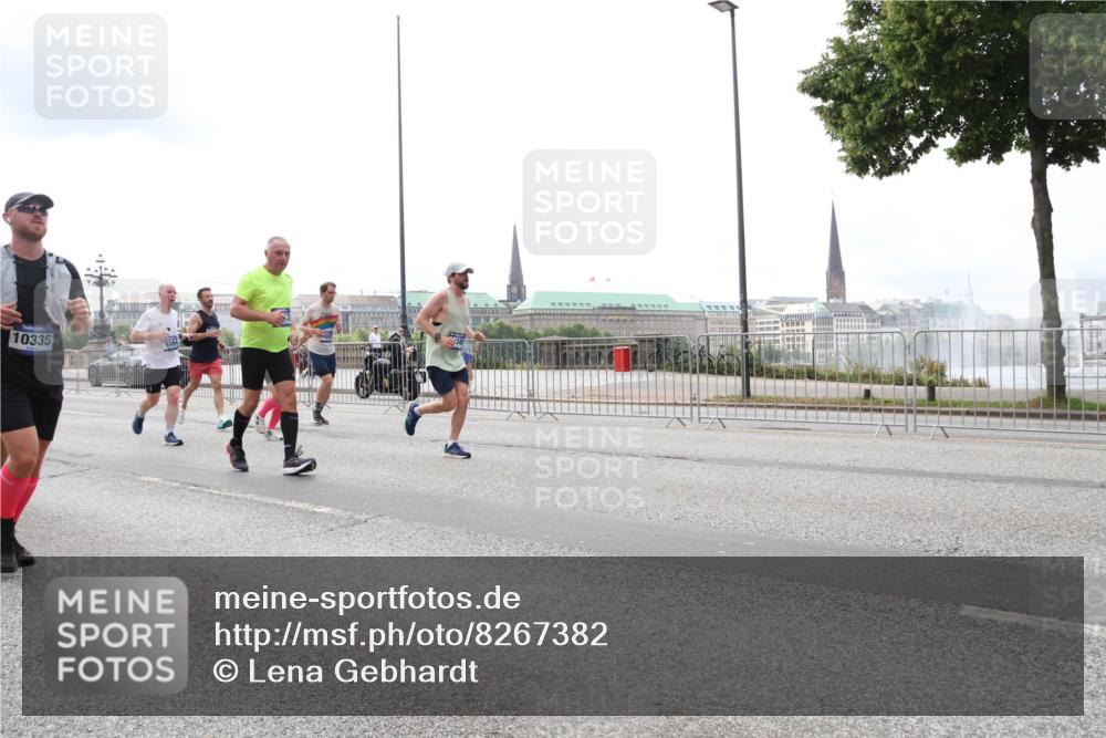 29.06.2025 - hella hamburg halbmarathon Lena Gebhardt http://msf.ph/oto/8267382 29.06.2025 10:34:46 Lombardsbrücke 1025, 1672, 2023, 2355, 2412, 2510, 2511, 2801, 3130, 3420, 4540, 4824, 4826, 4884, 5453, 5609, 6034, 6105, 6171, 6310, 6329, 6335, 6379, 6397, 6571, 6574, 6843, 7020, 7299, 7386, 7644, 7733, 8369, 8705, 8793, 8965, 9122, 9164, 9248, 9379, 9448, 9514, 10335, 10358, 10464, 10564, 10606, 10674, 11122, 11245, 11646, 11872, 12019, 12164, 12236, 12382, 12764, 13957, 15477, 16238, 16311, 16390, 16682, 16919, 17230, 18158, 18941 meine-sportfotos.de