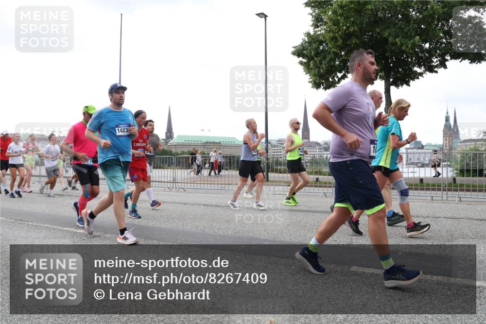 29.06.2025 - hella hamburg halbmarathon Lena Gebhardt http://msf.ph/oto/8267409 29.06.2025 10:46:15 Lombardsbrücke 1004, 1100, 1104, 1421, 1426, 1429, 1465, 1532, 1555, 1608, 1837, 1854, 1867, 1868, 2398, 2423, 2500, 2522, 2697, 2773, 2813, 2951, 2954, 2965, 3410, 4104, 4119, 4223, 4317, 4448, 4572, 5635, 5697, 5703, 5769, 5770, 5854, 5892, 6068, 6124, 6133, 6161, 6333, 6392, 6623, 7268, 7303, 7356, 7364, 7368, 7374, 7605, 7894, 7960, 7983, 8047, 8551, 8700, 9120, 9121, 9129, 9337, 9426, 9445, 10153, 10327, 10329, 10367, 10511, 11358, 11361, 11876, 11910, 12298, 12333, 12507, 12522 meine-sportfotos.de