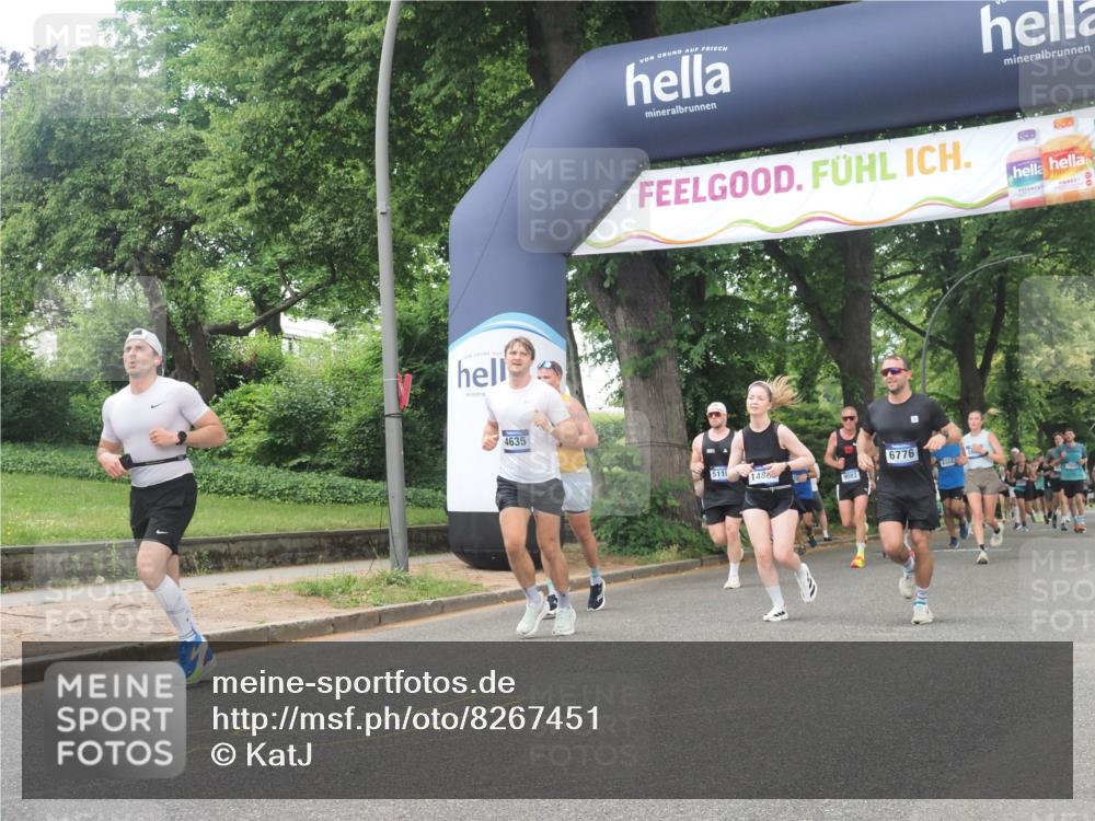 29.06.2025 - hella hamburg halbmarathon KatJ http://msf.ph/oto/8267451 29.06.2025 10:39:22 Zwischen KM18-KM19 4635, 6776, 7409 meine-sportfotos.de