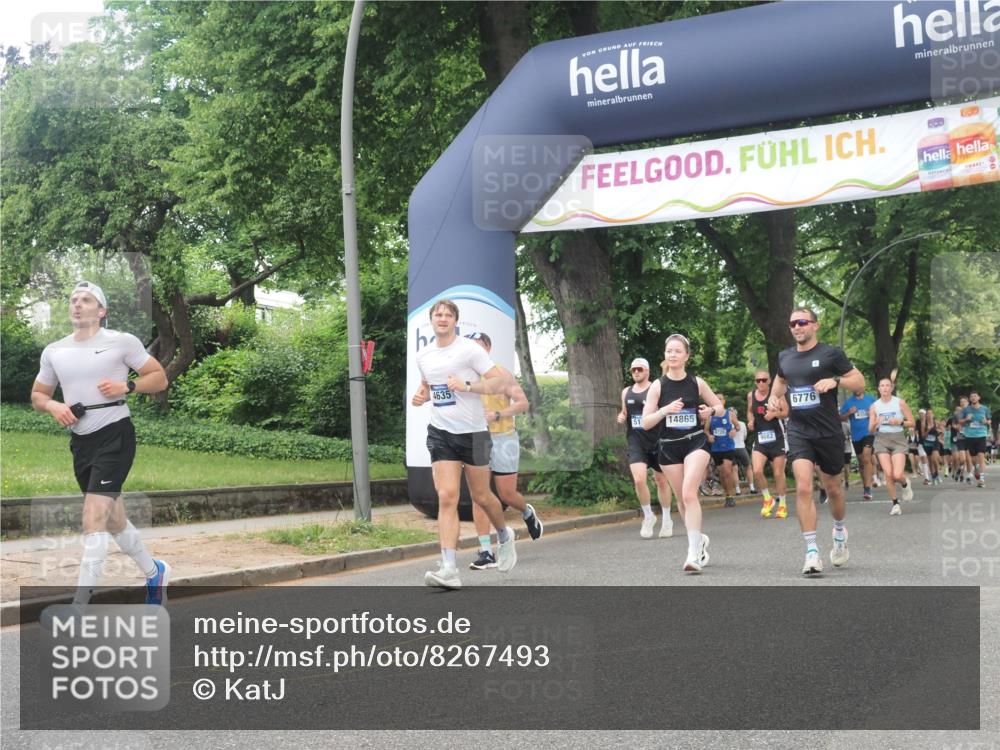 29.06.2025 - hella hamburg halbmarathon KatJ http://msf.ph/oto/8267493 29.06.2025 10:39:22 Zwischen KM18-KM19 4635, 6776, 7409 meine-sportfotos.de