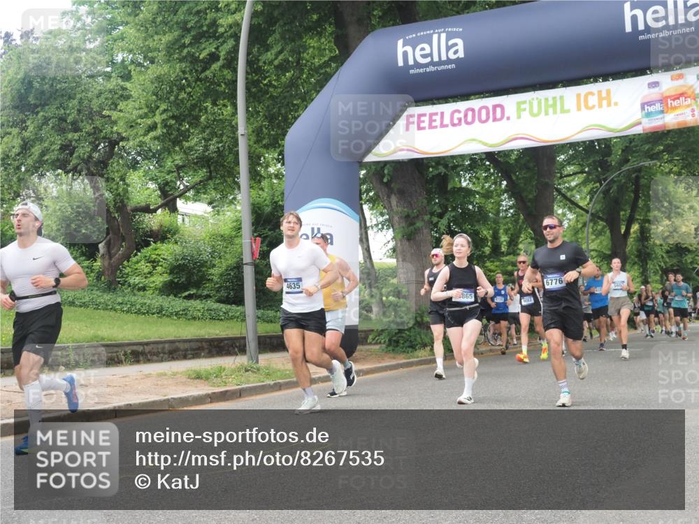 29.06.2025 - hella hamburg halbmarathon KatJ http://msf.ph/oto/8267535 29.06.2025 10:39:22 Zwischen KM18-KM19 4635, 6776, 7409 meine-sportfotos.de