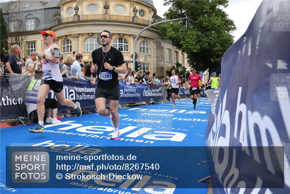 29.06.2025 - hella hamburg halbmarathon Strokosch-Dieckow http://msf.ph/oto/8267540 29.06.2025 10:45:40 Ziel 4854, 5047, 5623, 6071, 6290, 6711, 8668, 11291, 11495, 12154, 13975, 14374, 14764, 15666, 16617, 17332, 17674, 17835, 18862, 18878 meine-sportfotos.de