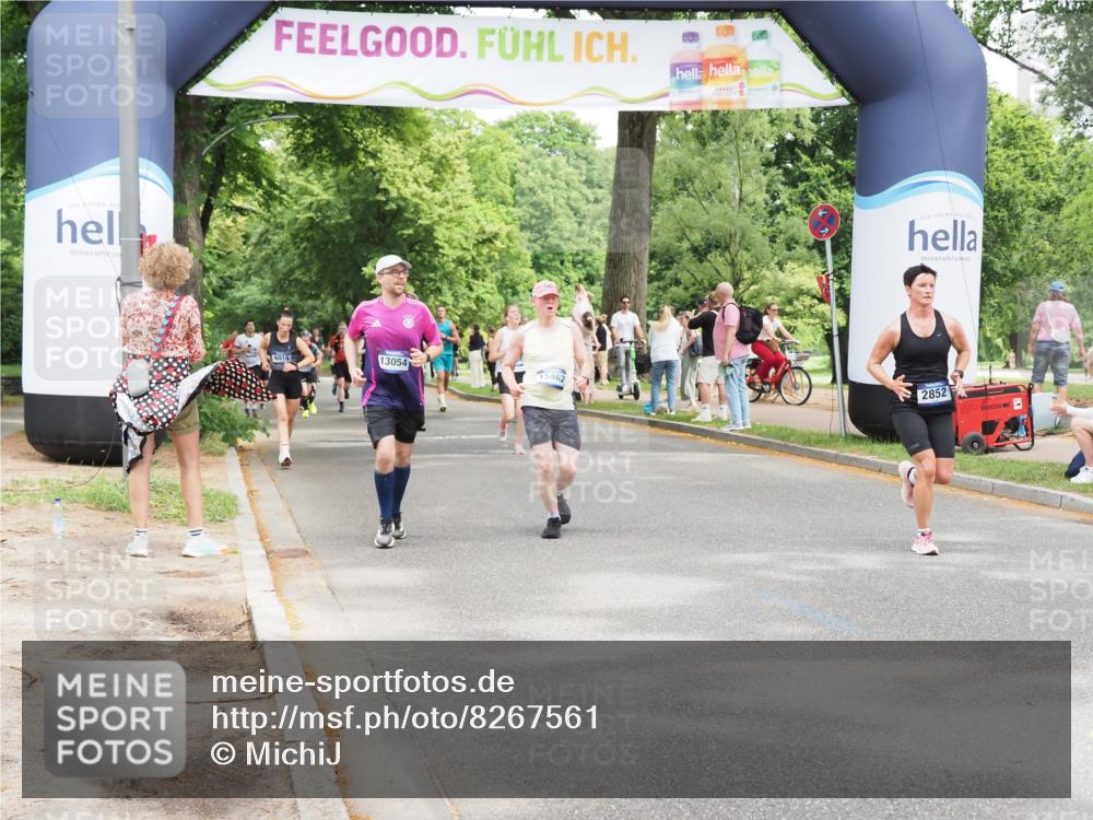 29.06.2025 - hella hamburg halbmarathon MichiJ http://msf.ph/oto/8267561 29.06.2025 10:54:58 Zwischen KM18-KM19 2594, 2852, 4494, 6014, 6089, 6181, 9527, 13054, 15150, 15462, 16186 meine-sportfotos.de