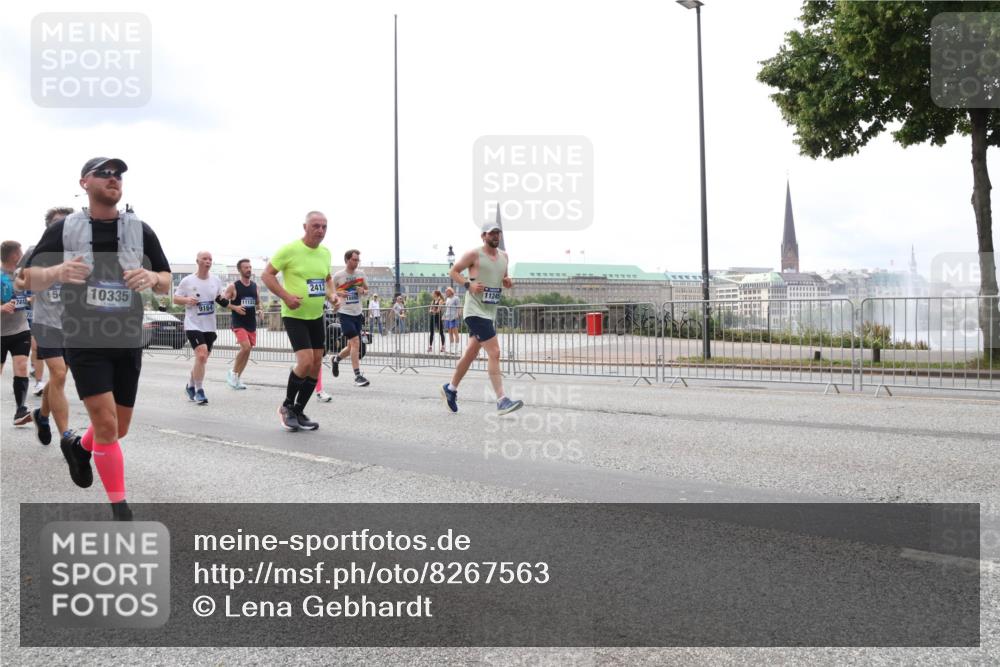 29.06.2025 - hella hamburg halbmarathon Lena Gebhardt http://msf.ph/oto/8267563 29.06.2025 10:34:46 Lombardsbrücke 1025, 1672, 2023, 2355, 2412, 2510, 2511, 2801, 3130, 3420, 4540, 4824, 4826, 4884, 5453, 5609, 6034, 6105, 6171, 6310, 6329, 6335, 6379, 6397, 6571, 6574, 6843, 7020, 7299, 7386, 7644, 7733, 8369, 8705, 8793, 8965, 9122, 9164, 9248, 9379, 9448, 9514, 10335, 10358, 10464, 10564, 10606, 10674, 11122, 11245, 11646, 11872, 12019, 12164, 12236, 12382, 12764, 13957, 15477, 16238, 16311, 16390, 16682, 16919, 17230, 18158, 18941 meine-sportfotos.de