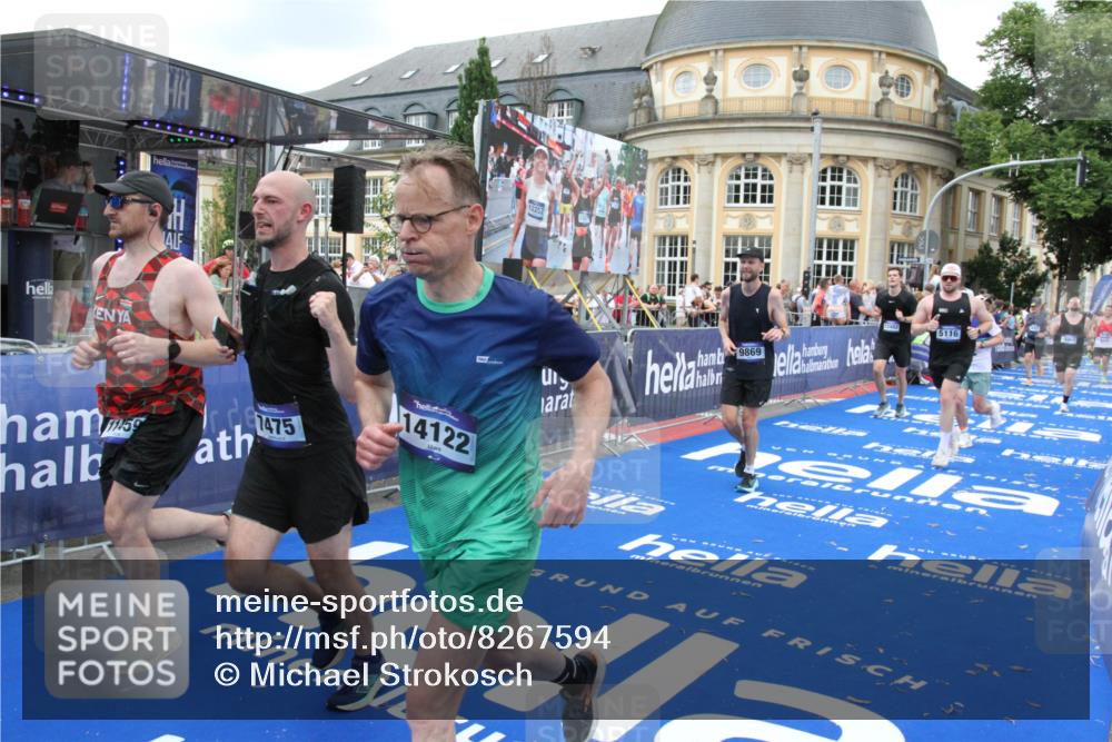 29.06.2025 - hella hamburg halbmarathon Michael Strokosch http://msf.ph/oto/8267594 29.06.2025 10:52:46 Ziel 2287, 2346, 3999, 5116, 5169, 5194, 7475, 8172, 9869, 10115, 11459, 12482, 14122, 14805, 16467, 17198, 18331, 19244 meine-sportfotos.de