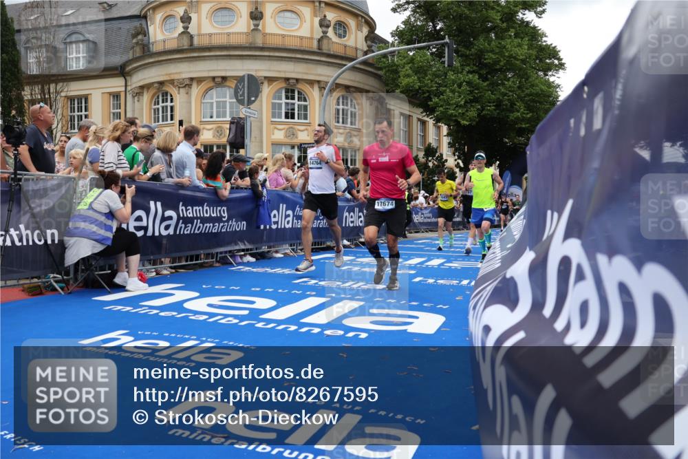 29.06.2025 - hella hamburg halbmarathon Strokosch-Dieckow http://msf.ph/oto/8267595 29.06.2025 10:45:41 Ziel 4345, 4854, 5047, 6071, 6290, 6711, 7385, 8668, 11291, 11495, 12154, 13975, 14374, 14764, 15666, 16617, 17332, 17674, 17835, 18862, 18878 meine-sportfotos.de