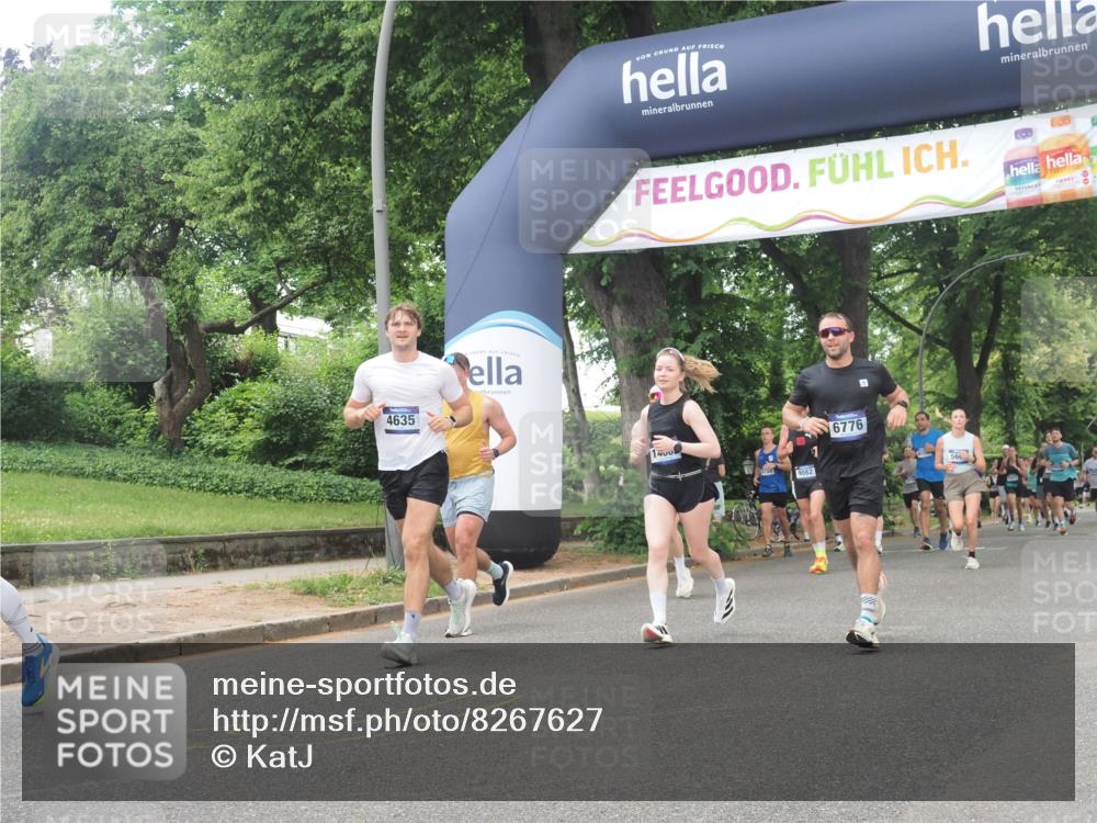 29.06.2025 - hella hamburg halbmarathon KatJ http://msf.ph/oto/8267627 29.06.2025 10:39:22 Zwischen KM18-KM19 4635, 6776, 7409 meine-sportfotos.de