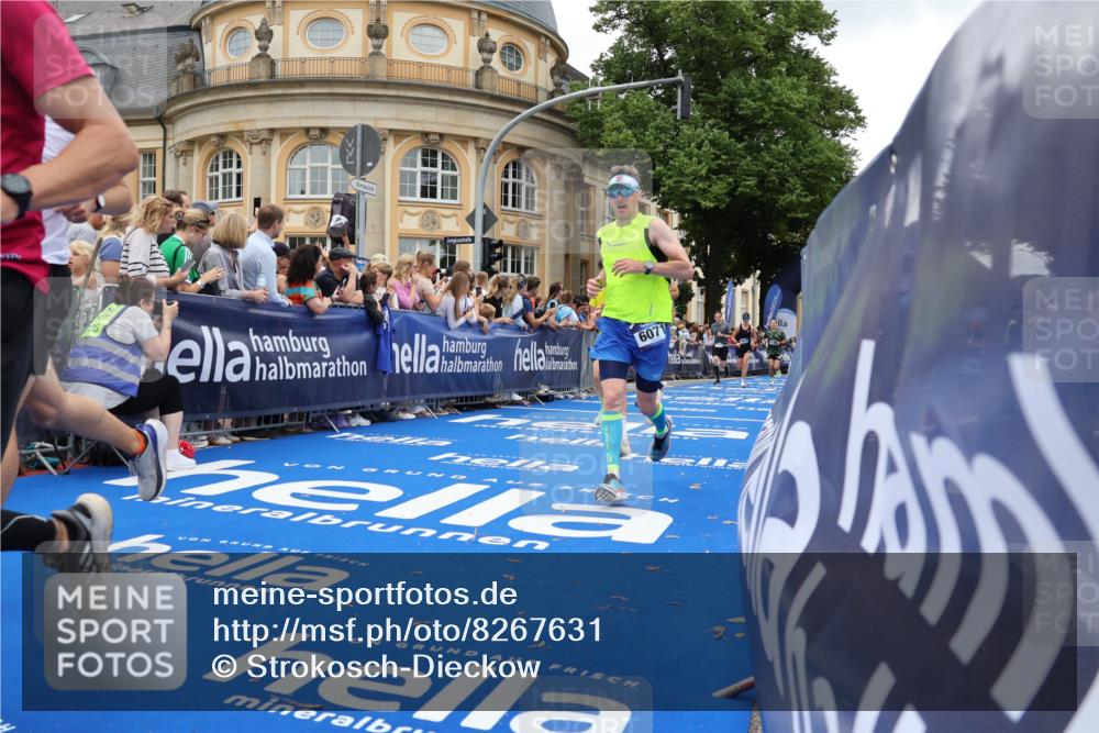 29.06.2025 - hella hamburg halbmarathon Strokosch-Dieckow http://msf.ph/oto/8267631 29.06.2025 10:45:42 Ziel 4345, 4854, 5047, 6071, 6290, 6711, 7385, 11291, 11495, 12154, 13975, 14374, 14764, 15666, 16617, 17332, 17674, 17835, 18862, 18878 meine-sportfotos.de