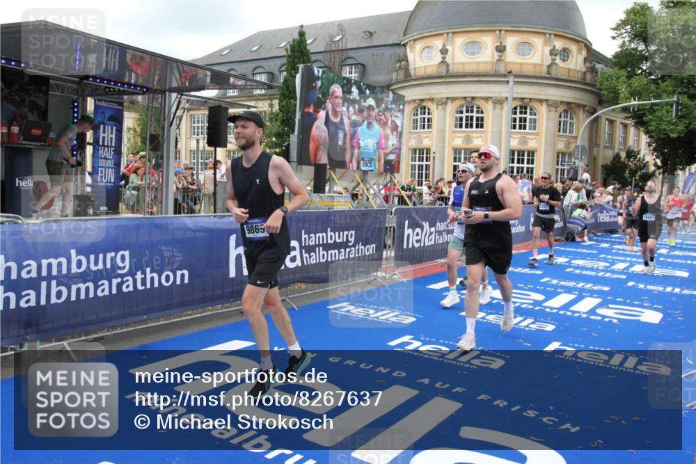 29.06.2025 - hella hamburg halbmarathon Michael Strokosch http://msf.ph/oto/8267637 29.06.2025 10:52:47 Ziel 2287, 2346, 3999, 5116, 5169, 5194, 7475, 8172, 9065, 9163, 9869, 10115, 11459, 12482, 14122, 14805, 16467, 17198, 18331, 19244 meine-sportfotos.de