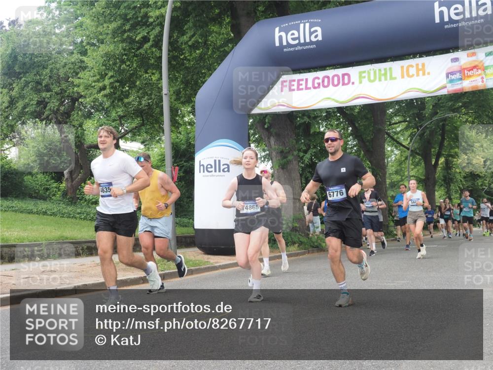 29.06.2025 - hella hamburg halbmarathon KatJ http://msf.ph/oto/8267717 29.06.2025 10:39:22 Zwischen KM18-KM19 4635, 6776, 7409 meine-sportfotos.de